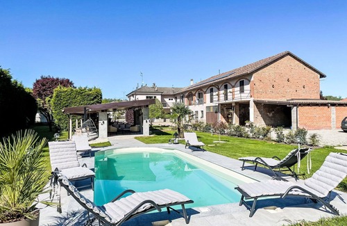 Castell'Alfero Apartment | Nice apartment for 4 guests with pool, WIFI, TV and patio