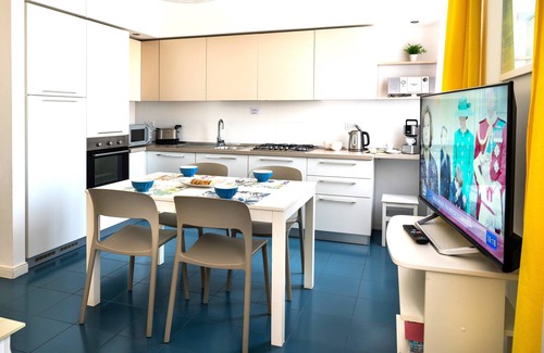 Rimini Historic Center Apartment | Nice,bright,with view of canal and Roman bridge,free parking-wifi-A/C