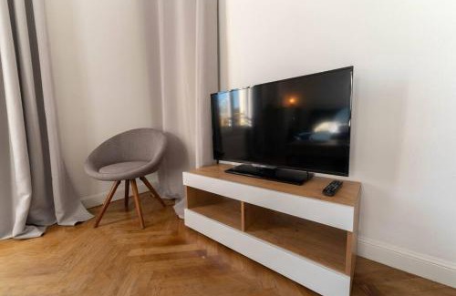 Vernier Apartment | NICE CENTRE-VILLE STUDIO 2 en étage