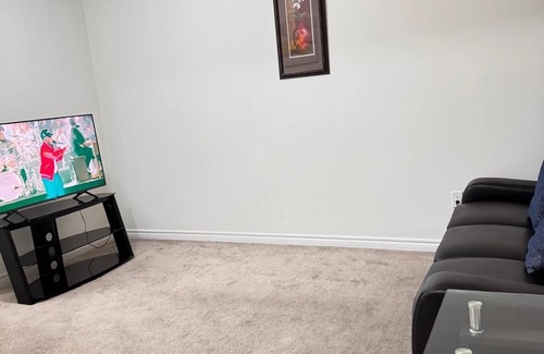 Thorold House | Nice Cozy Room in Thorold, close to Niagara Falls