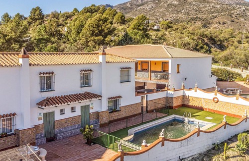 Casarabonela House | Nice home in Casarabonela with kitchen