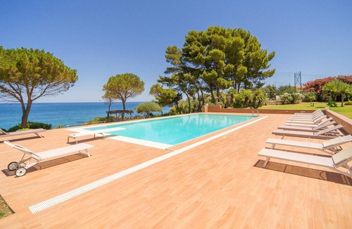 Cefalu House | Nice Home in Cefalù With Outdoor Swimming Pool, Wifi and 6 Bedrooms