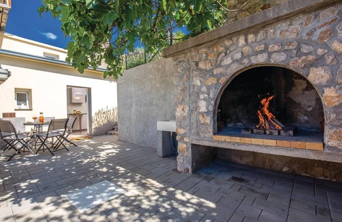 Smrika House | Nice home in Grmani with kitchen
