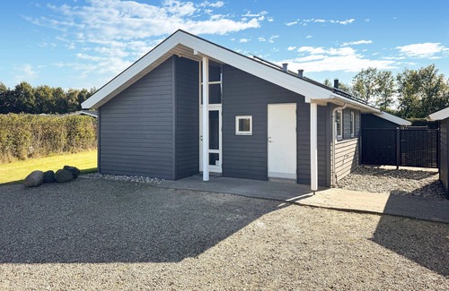 Hasmark Strand House | Nice home in Otterup with kitchen