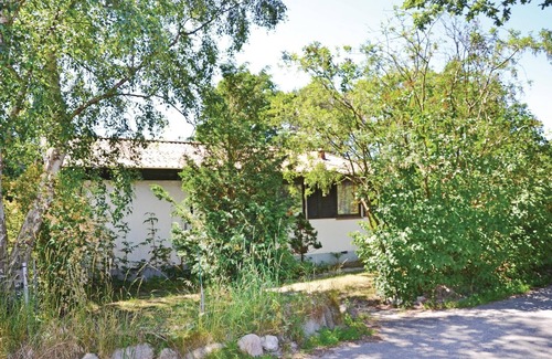 Solrod Strand House | Nice home in Solrød Strand with kitchen