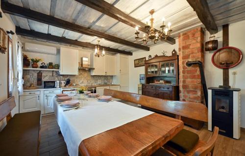 Vrbovec House | Nice Home In Vrbovec With Kitchen