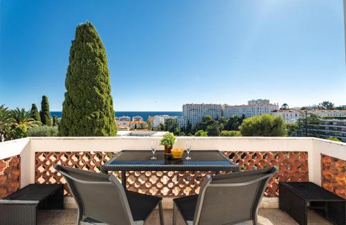 Fabron Apartment | Nice Renting - CAMBRAI - Luxurious Sea View Terrasse - King Bed - Parking - AC - fully equipped