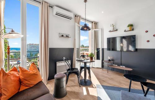 Fabron Apartment | Nice Renting - CAMBRAI - Luxurious Sea View Terrasse - King Bed - Parking - AC - fully equipped