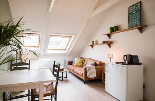 Nes Apartment | Nice studio for 2 people in the centre of Nes and the beach is 1.5 km away.