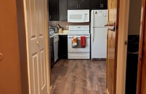 North Creek House | Nicely decorated 2 bedroom w/extra bedding and AC