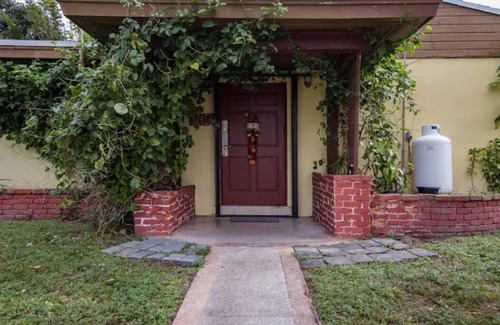 North Miami House | Nicole's Cozy Floridian Getaway