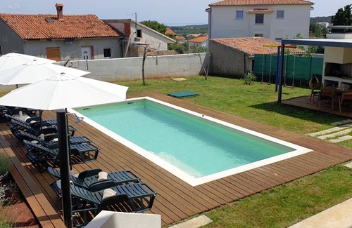 Sisan House | Nina 2 - New app featuring Air condition and swimming pool
