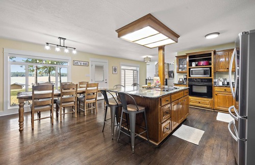 Nacogdoches House | nnWelcome to Lake Daze, your ultimate lakefront getaway on Lake Nacogdoches!