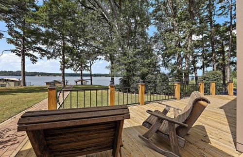 Nacogdoches House | nnWelcome to Lake Daze, your ultimate lakefront getaway on Lake Nacogdoches!
