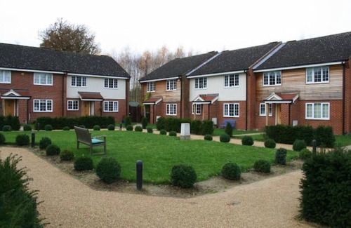 Epsom House | No.10 in Epsom (5 bed house) close to common & Horton Park