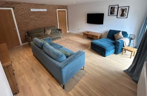 Foxley Cottage | No.2 Badger Sett. Modern home with hottub in Norfolk