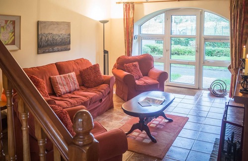 Ballynahinch Cottage | No 4 Old Manor Ballynahinch - sleeps 6 guests in 3 bedrooms