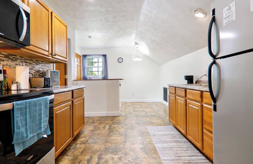 Lincoln Apartment | NO Cleaning Fee! Safe, Pet Friendly, Fully Furnished Detached Garage Guesthouse