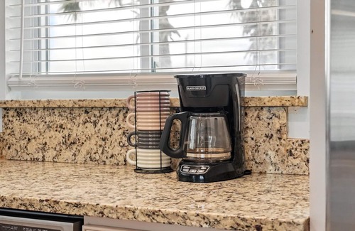 Painters Hill House | No Extra Fees!/Ocean Views/Steps to Private Beach