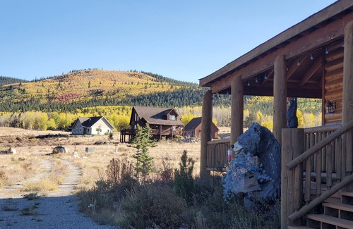 Alma House | No rental restrictions Hot Tub Retreat minutes to Breckenridge.