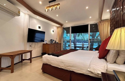 Bang Khla House | No8 Double Suite, Rainbow Arokaya Welness Resort