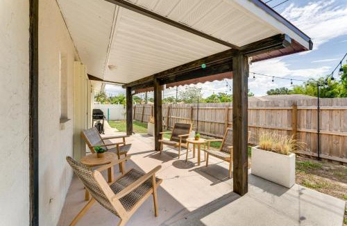 Laurel House | Nokomis Home with Screened Pool, 3 Mi to Beaches!