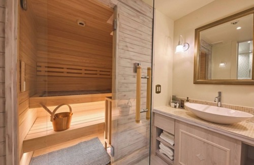 Kyukaruizawa Hotel | Nonsmoking Sauna Suite 3 people Breakfast included Age limit 10 years and over/Kitasakugun Nagano