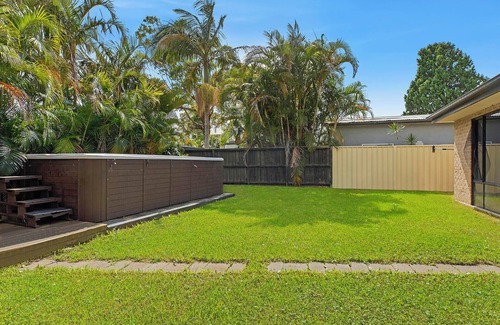 The Entrance North Apartment | North Entrance Beach House - Pet Friendly Accommodation