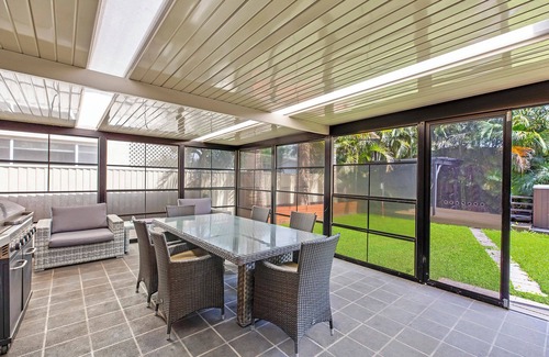 The Entrance North Apartment | North Entrance Beach House - Pet Friendly Accommodation