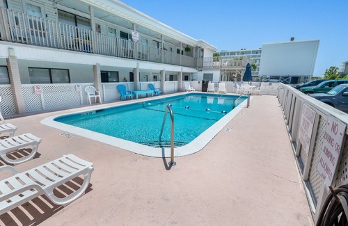 Ash Condo | North Myrtle Oceanview Studio Pool | Dogs Allowed!