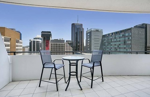 North Sydney Apartment | North Sydney - BS901 Berry Street - Modern 1BR with Balcony in the Heart of North Sydney CBD