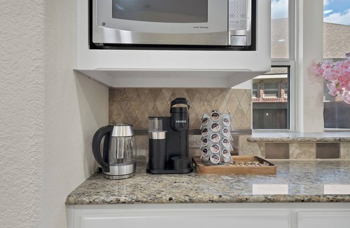 Denton County House | North Texas Modern, Cozy Retreat in the Perfect Location; 2026 FIFA World Cup