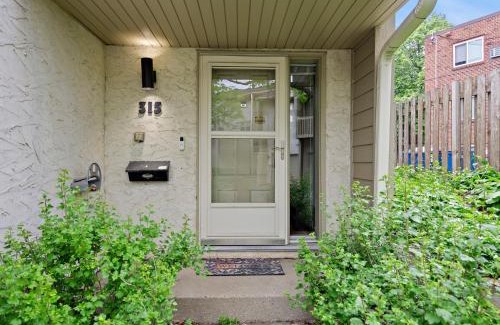 Marcy-Holmes House | Northeast Urban Retreat