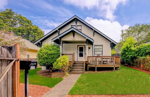 West End House | Northend Charmer! Your own Private space and bathroom in Tacoma’s beautiful NE.