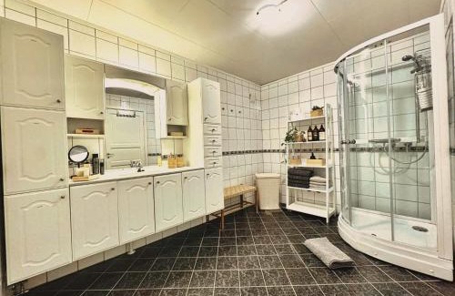 Tromso Apartment | Northern Lights Apt Midtgaard, Kvaløya Tromsø Modern 2BR, Free Parking