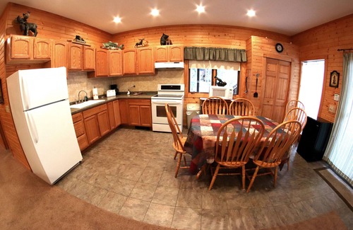 Sarona Cabin | Northern Traditions - Deer Hollow