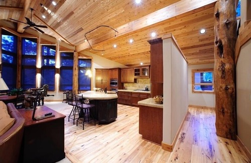 Truckee Ski Chalet | NorthStar North Lake Tahoe Home 5BR 5BA Bonus Sleeps 12 10+2 or 4 under 12