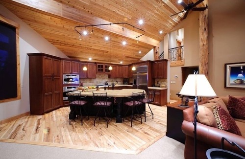 Truckee Ski Chalet | NorthStar North Lake Tahoe Home 5BR 5BA Bonus Sleeps 12 10+2 or 4 under 12