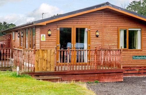Kiplin Cabin | NORTHUMBERLAND LODGE, pet friendly, with hot tub in Kiplin