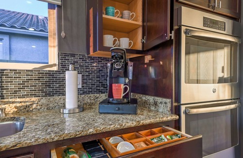 Oracle House | NorthWest Gem Snowbird-Friendly w/Pool Heat opt.