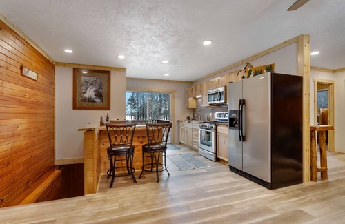 Stone Lake Cabin | Northwoods multiple family size cabin. ATV/UTV, snowmobile trail access and lake