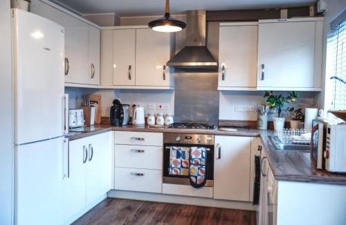 Cringleford House | Norwich, Lavender House, 3 Bedroom House, Private Parking and Garden