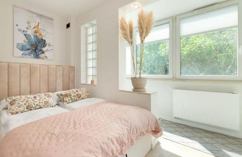 Wzgorze Swietego Maksymiliana Apartment | Norwida Bright Studio in Gdynia Close to the Sea by Noclegi Renters