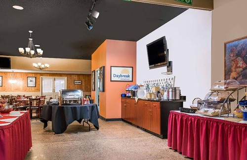 La Crosse House | Norwood Inn & Suites La Crosse - Standard 2 Queen Bed Non-Smoking