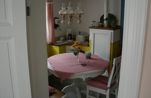 Spandowerhagen House | Nostalgia in a romantic holiday home with a thatched roof and fireplace in front of the island of Usedom