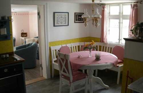 Spandowerhagen House | Nostalgia in a romantic holiday home with a thatched roof and fireplace in front of the island of Usedom