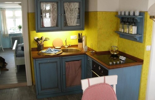 Spandowerhagen House | Nostalgia in a romantic holiday home with a thatched roof and fireplace in front of the island of Usedom