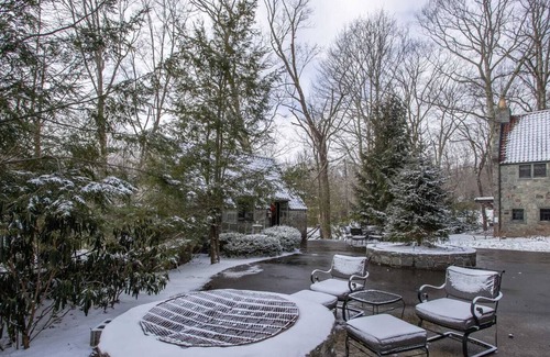 Tynecastle Cottage | Nostalgic Cottage near Grandfather Mountain