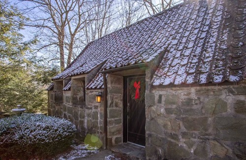 Tynecastle Cottage | Nostalgic Cottage near Grandfather Mountain