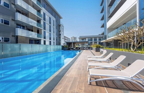 South Perth Apartment | Not a fault to find in this spacious 2 bedroom, 2 bathroom luxury fifth floor apartment with brand n